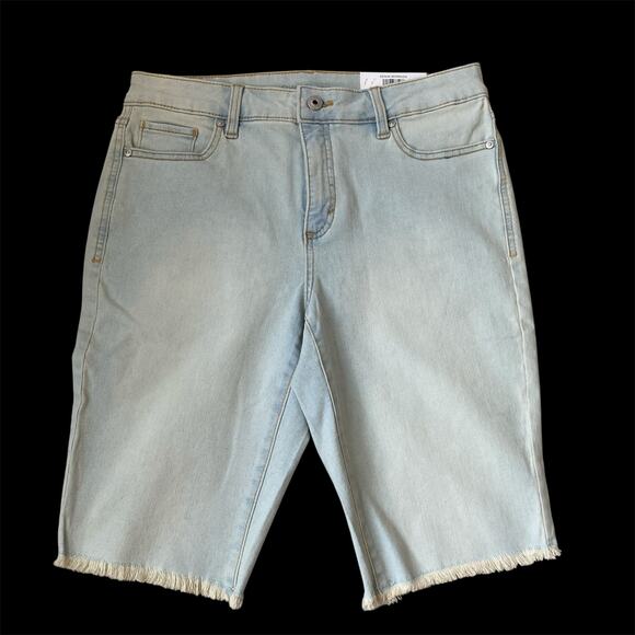 Style & Co Raw-Hem Denim Bermuda Jean Shorts‎ Women 8 Sedona Wash Preppy NWT - Picture 1 of 9